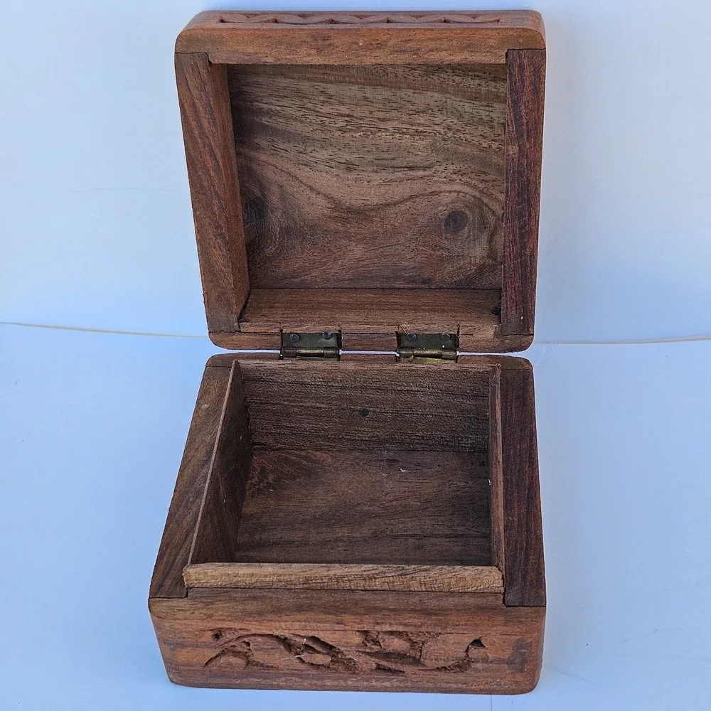 Vintage Hand Carved Wooden Trinket Box Floral India Hinged Jewelry‎ Rustic Boho